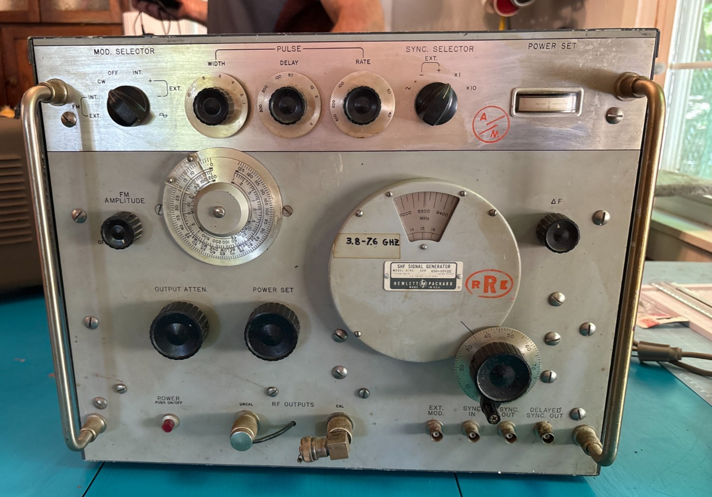 Vintage HP 618C SHF Signal Generator 3.8-7.6GHz RRE Radar Military Tested Works