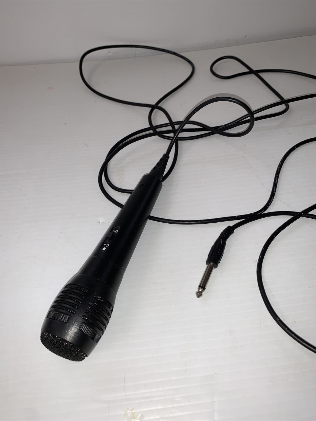 The Singing Machine karaoke  Microphone with cord
