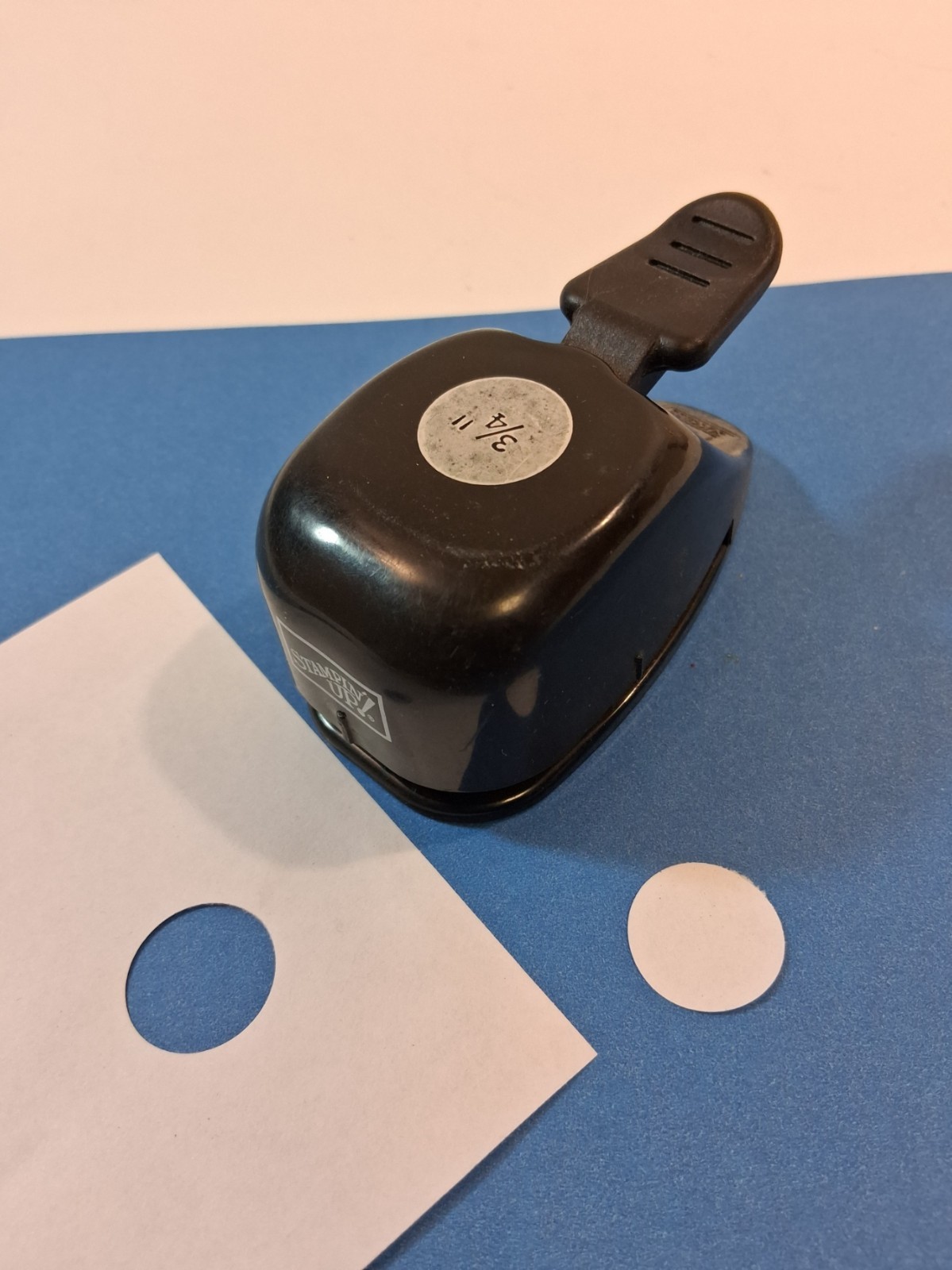 Medium Stampin' Up  Whale Tail Style Paper Punch Paper Shapers 3/4" circle