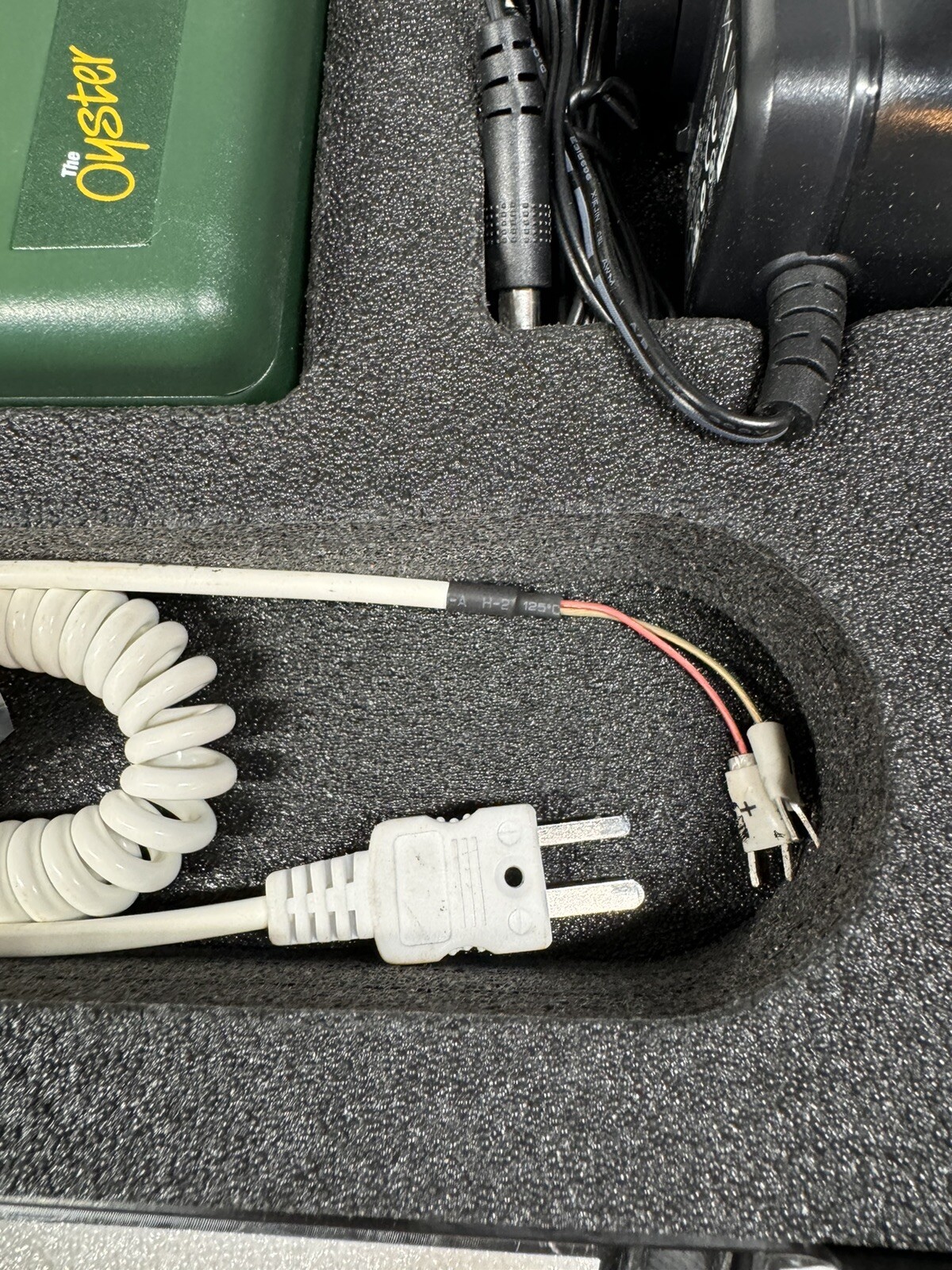 Extech OYSTER 412355A Current & Voltage Calibrator Meter & Test Lead Probe