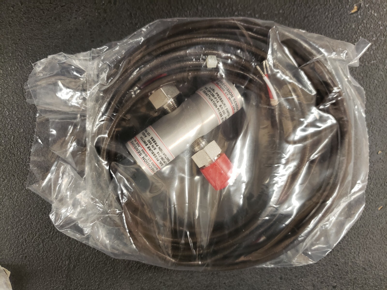 NEW, UE Precision Sensors, 2P12M-F14, Dual Pressure Switch