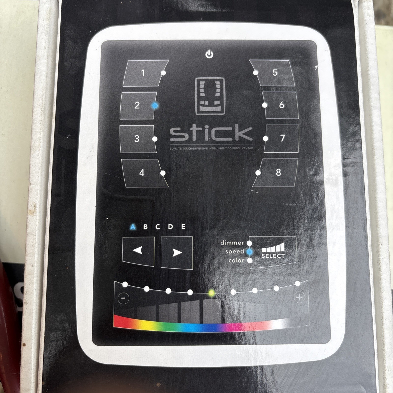 Nicolaudie stick-ke1  touch panel dmx cornice nera fondo nero
