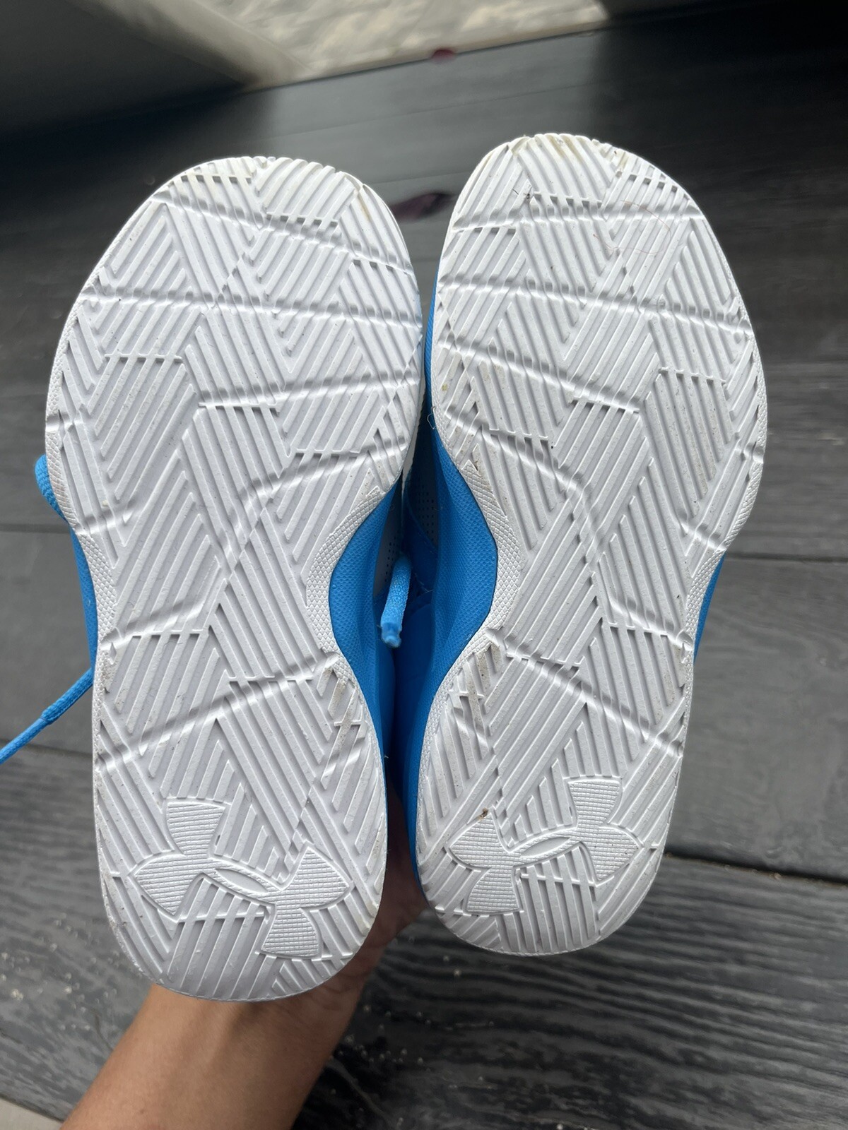 Under Armpit Kids Sneakers 9k New