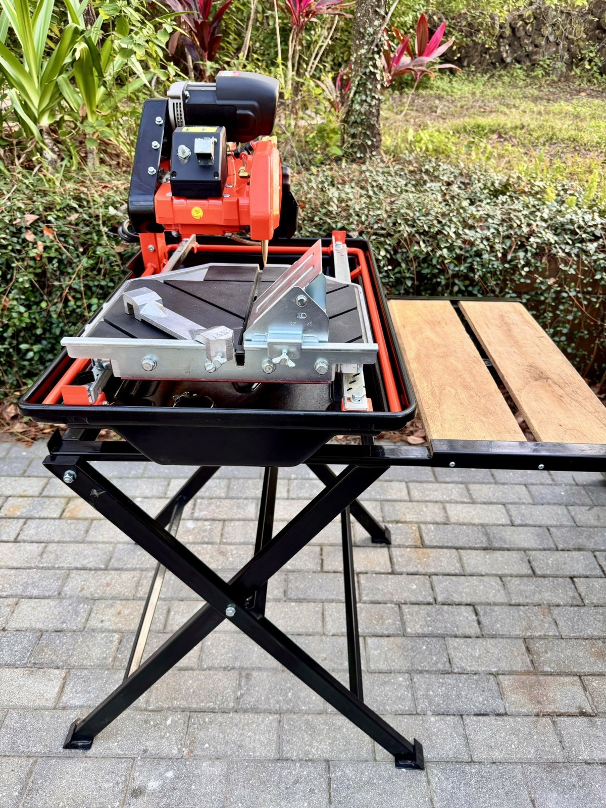 Norton Clipper CTC705 7" Tile Saw with Premium Stand