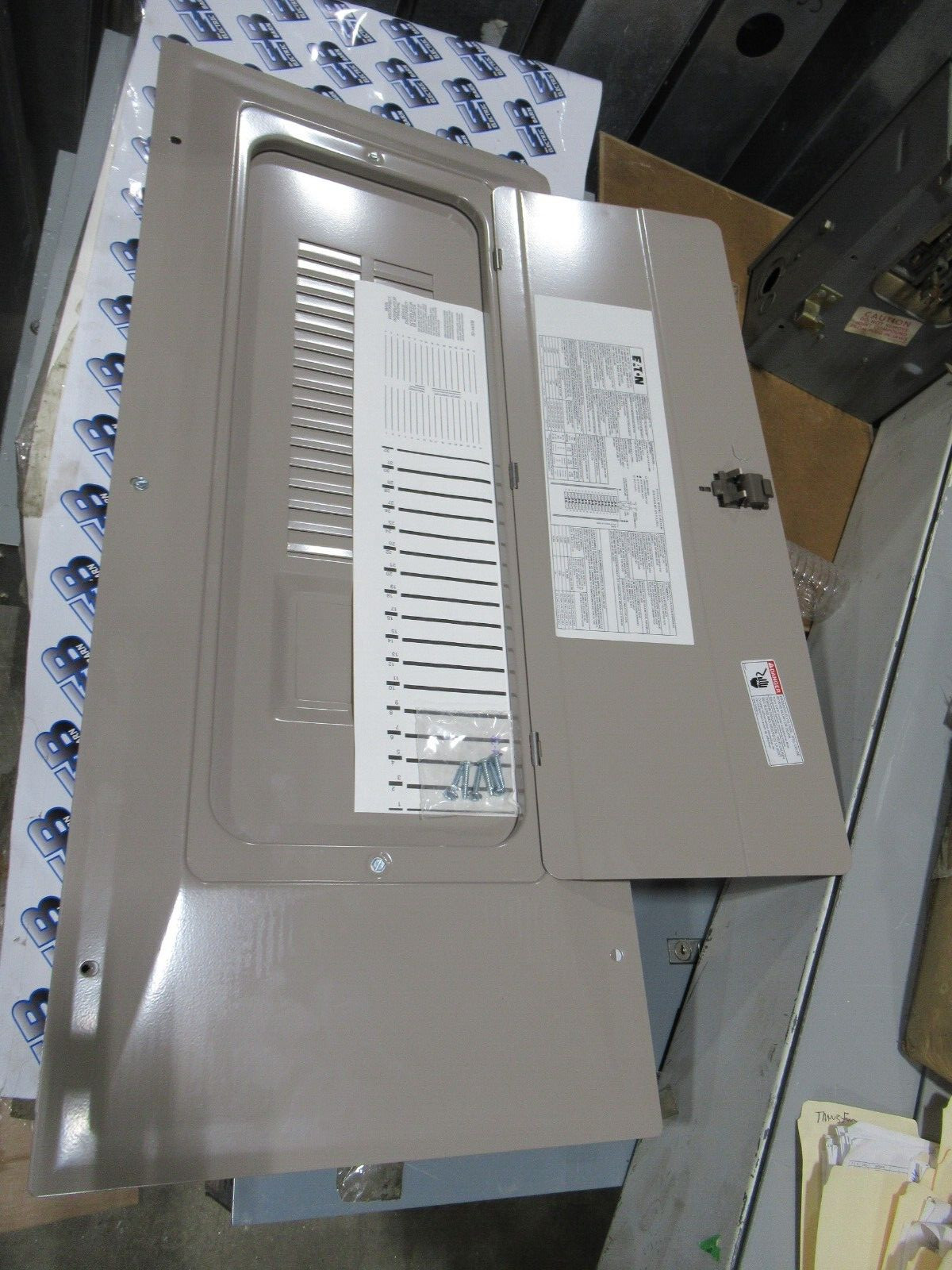 Eaton CHNL32PN125 Loadcenter 125A MLO 120/240V 1PH3W 32/64 CKT CU -E3356-NEW-B