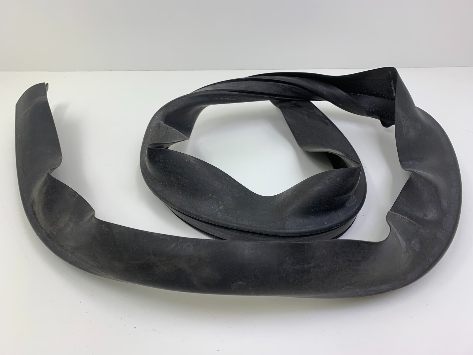 Genuine International 452022002 Seal Gasket Weather Strip Door Aft Nosing IC Bus