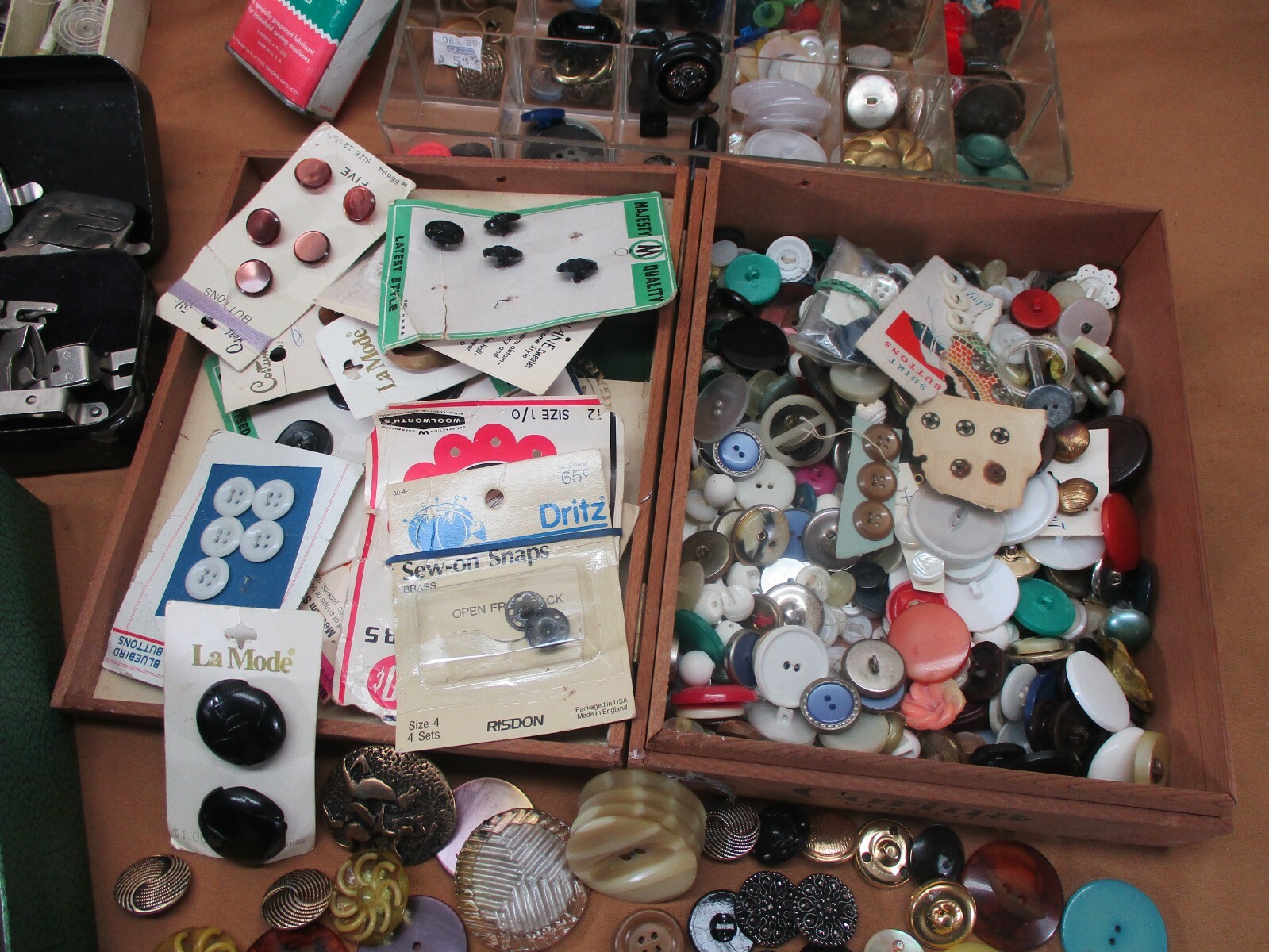Vtg Sewing Machine Supply Parts Buttons Thread Pattern Cams Discs Singer - White