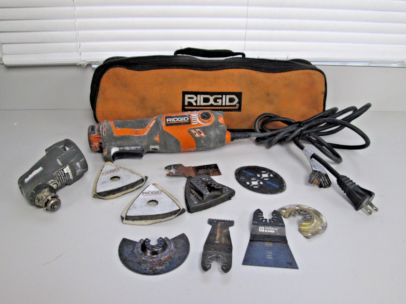Ridgid R2850 Series B 3.0 Amp Heavy Duty Corded Electric Multi Tool with Attachm