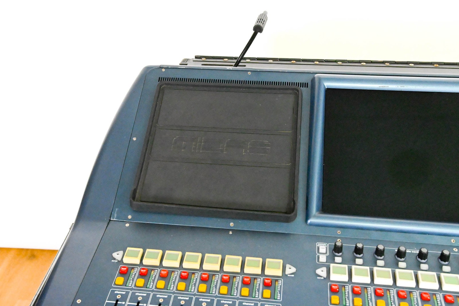 Midas PRO2 Live Digital Audio Mixing Console with Flight Case CG01VMV