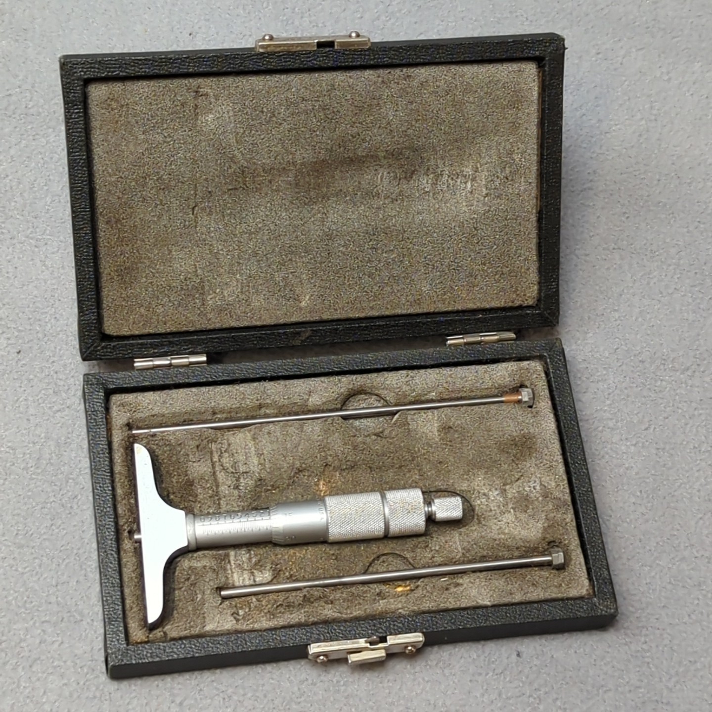 Vintage CRAFTSMAN 0-3" Depth Micrometer in Case