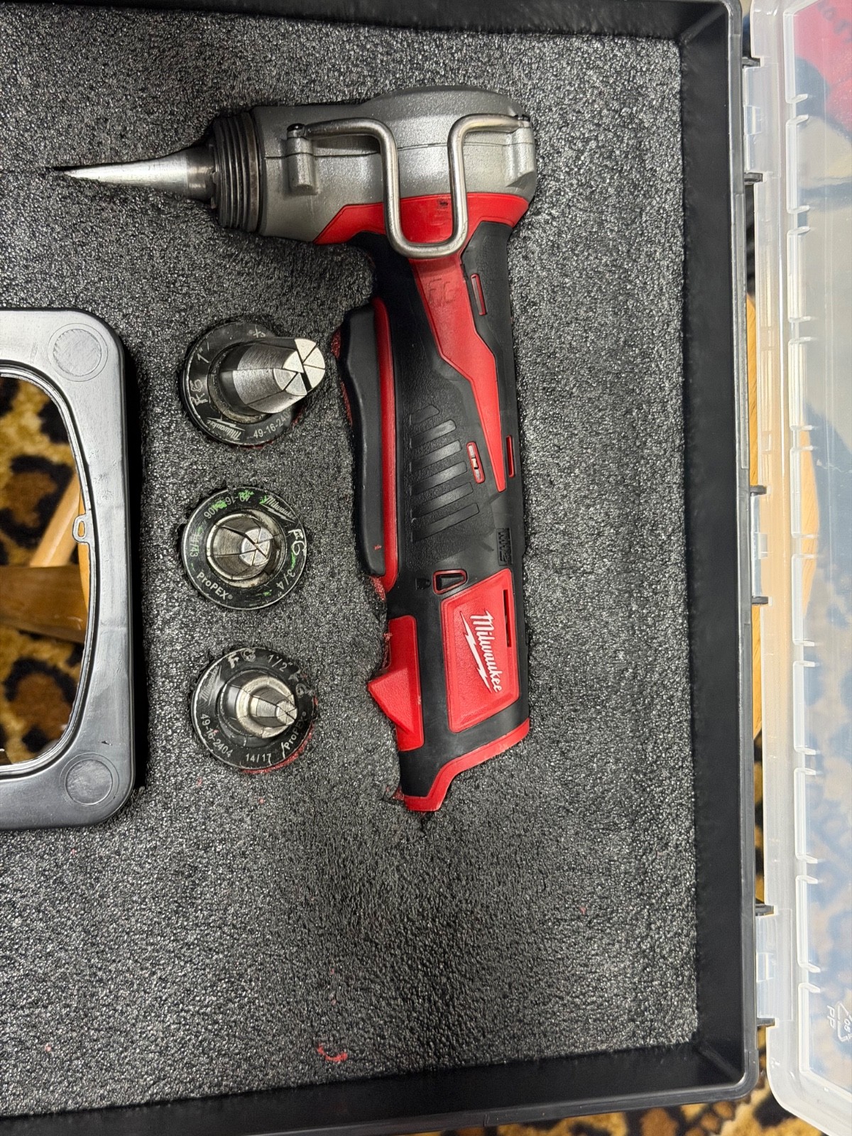 Milwaukee 2432-22 M12 Cordless ProPEX Pipe Expansion Tool Kit