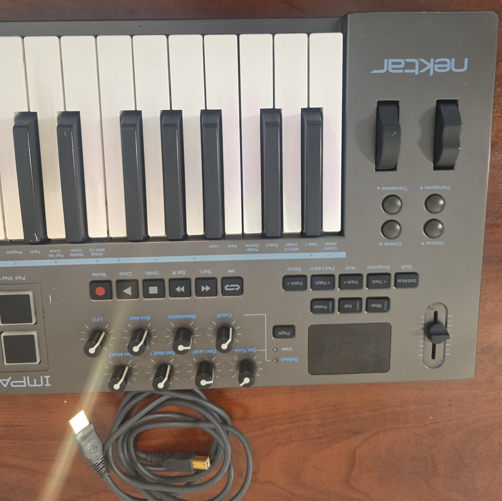 Nektar Impact LX25 USB MIDI Keyboard Controller 25-Key Drum Pads Tested