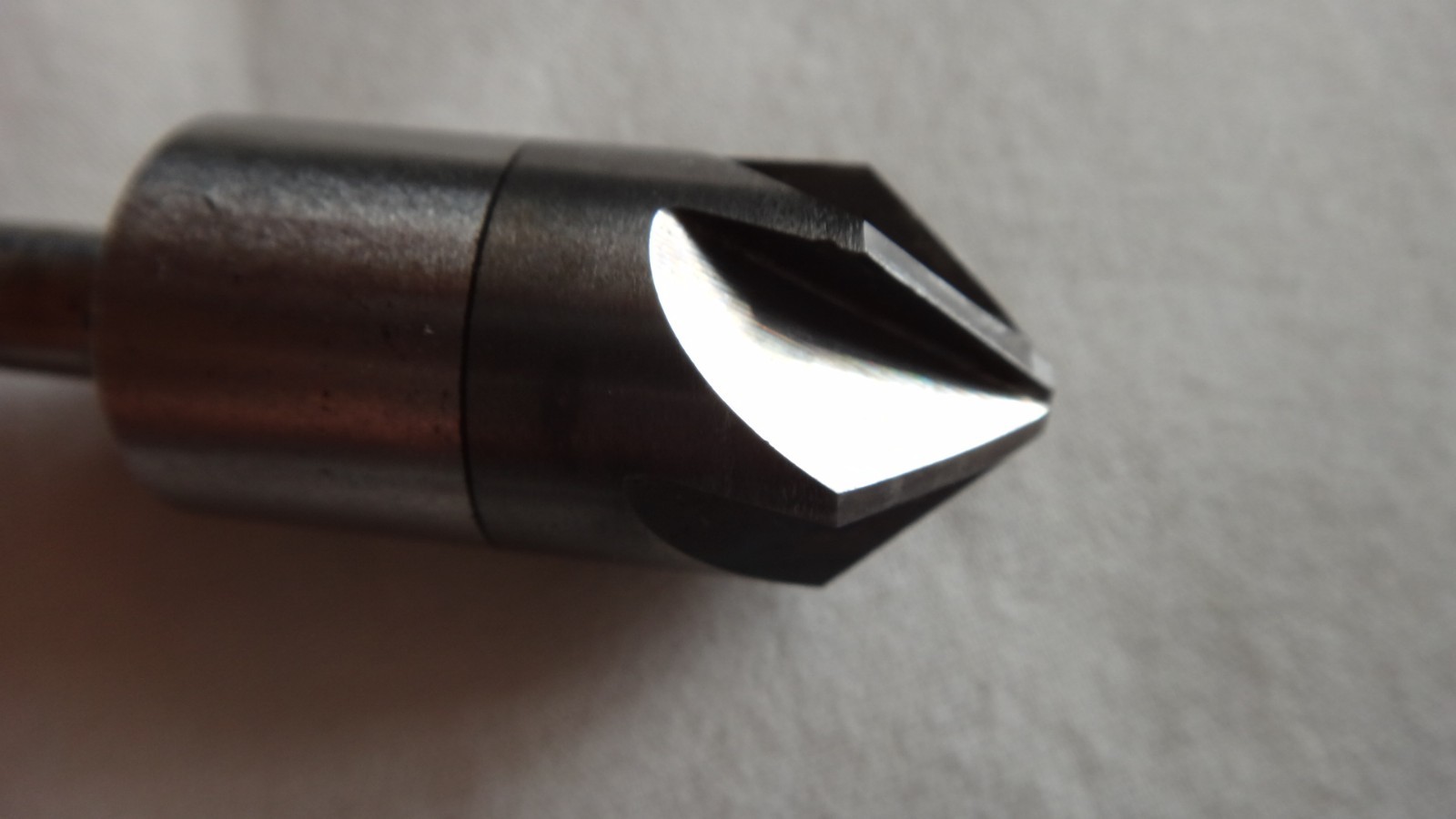 5/8" Head Dia, 82 Deg Included Angle, 6 Flute, Solid Carbide, countersink
