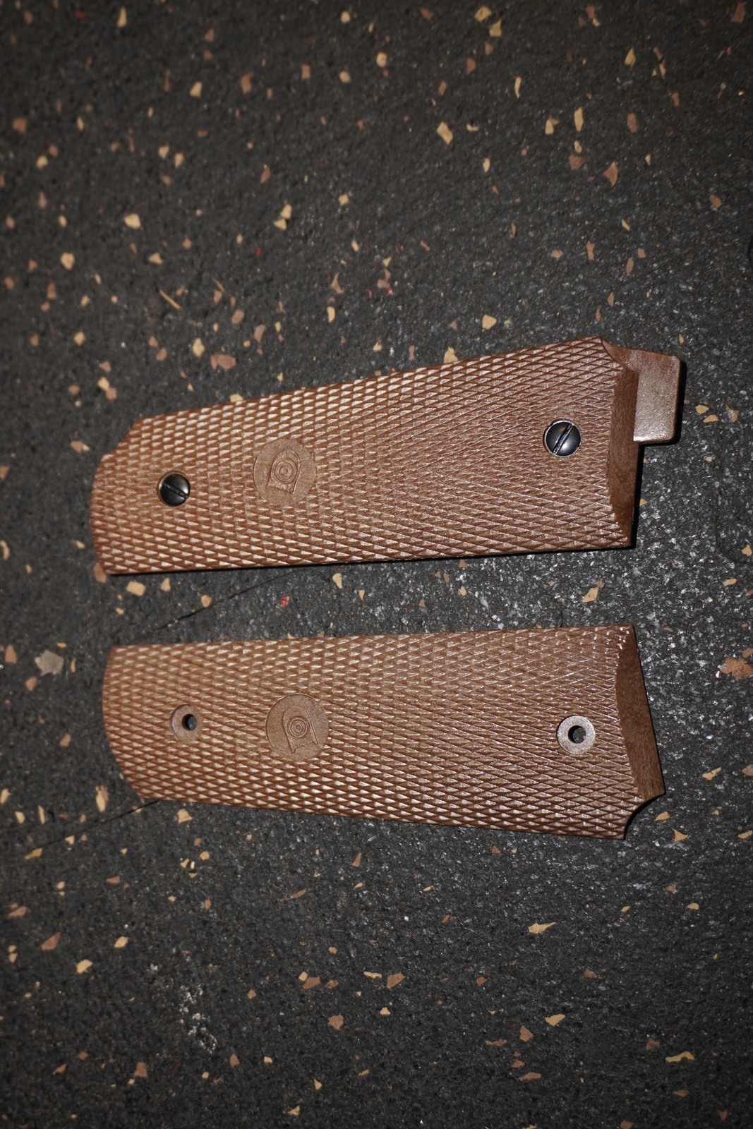 Pair of Brown Grips Right and Left For Daisy Powerline 45 1911 Style Air Pistol