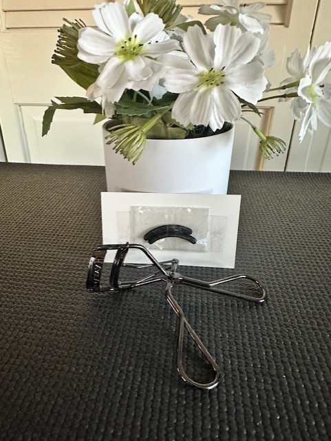 Mary Kay Eyelash Curler with 2 refill pads