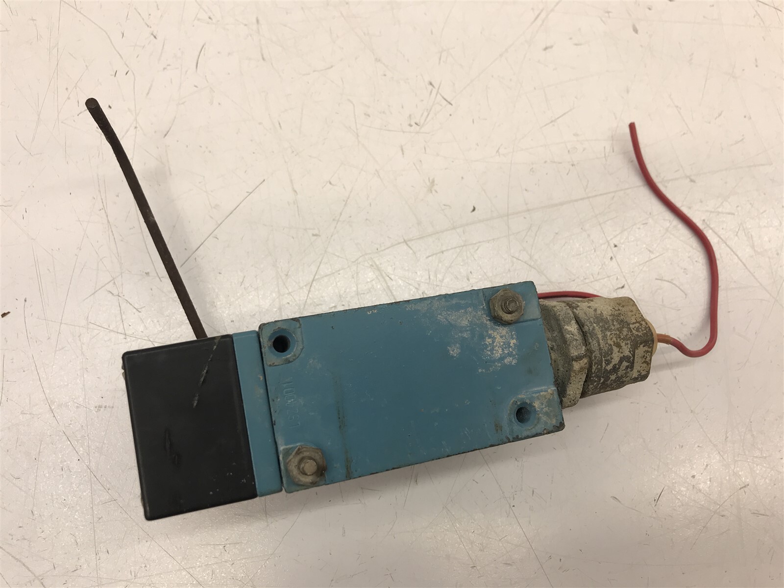 Honeywell Micro Switch Heavy Duty Limit Switch LSA1A