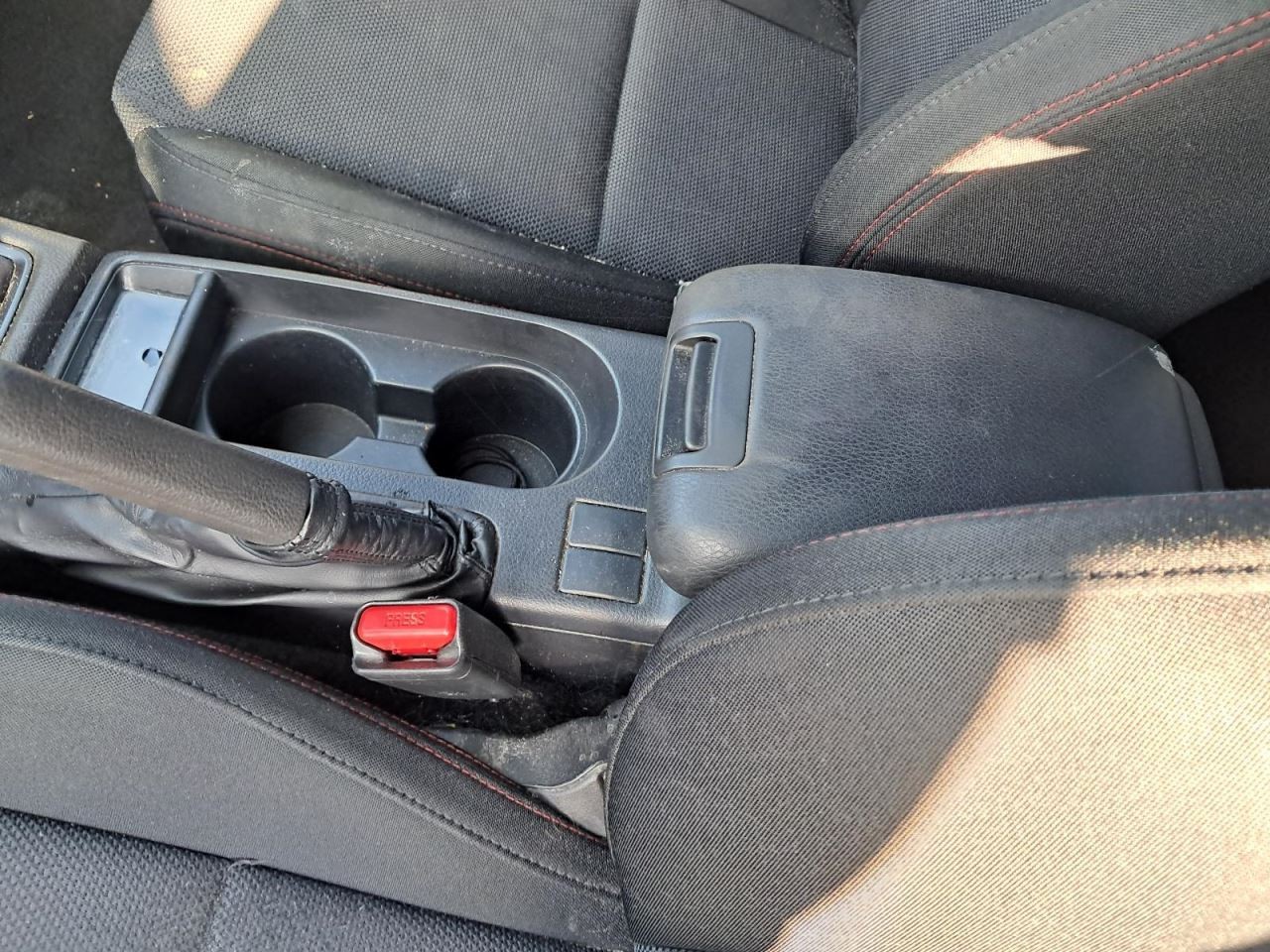 V60 2019 Glove Box 4785945
