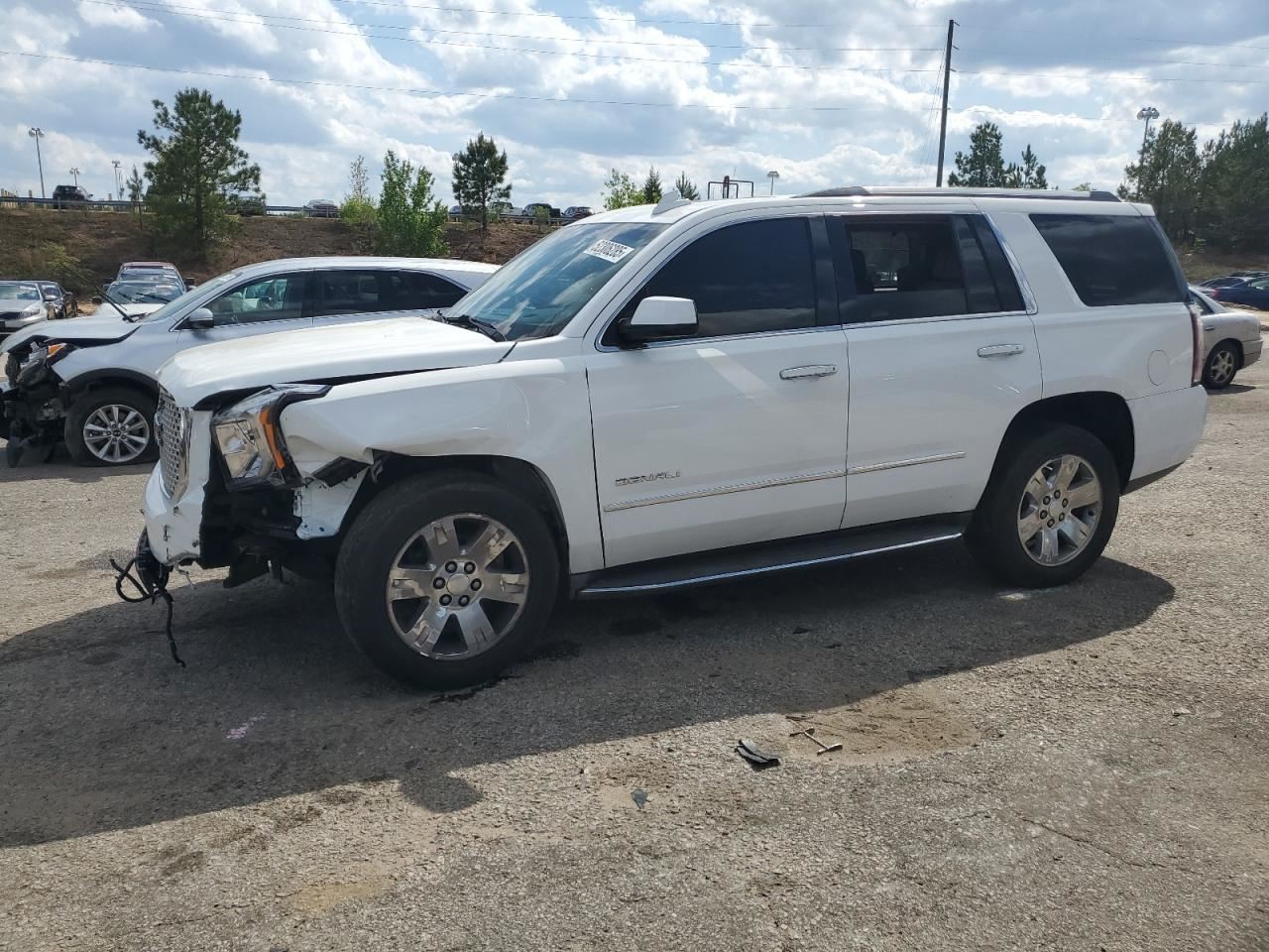 YUKON     2015 Glove Box 4686084