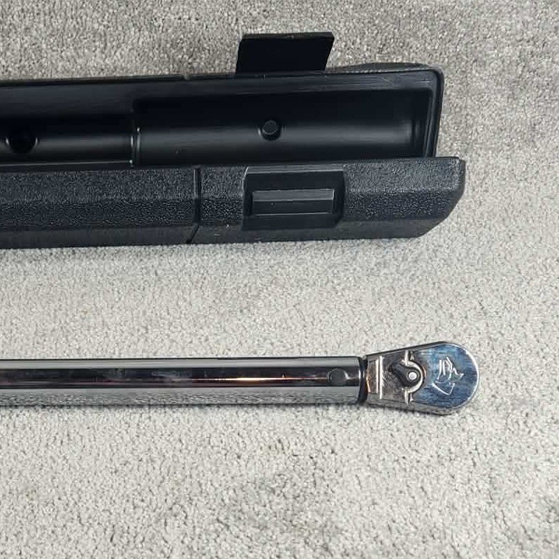 Husky Torque Wrench Silver 1/2 Inch Drive Click Style Tool 18in Case 564394