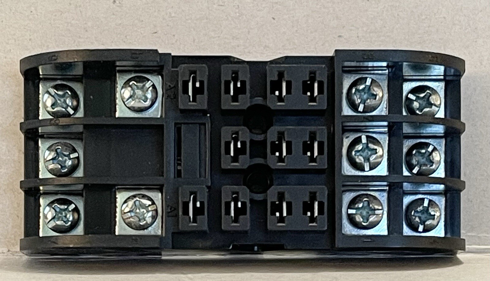 Carlo Gavazzi D411B 11 Pin Socket Panel Accessory