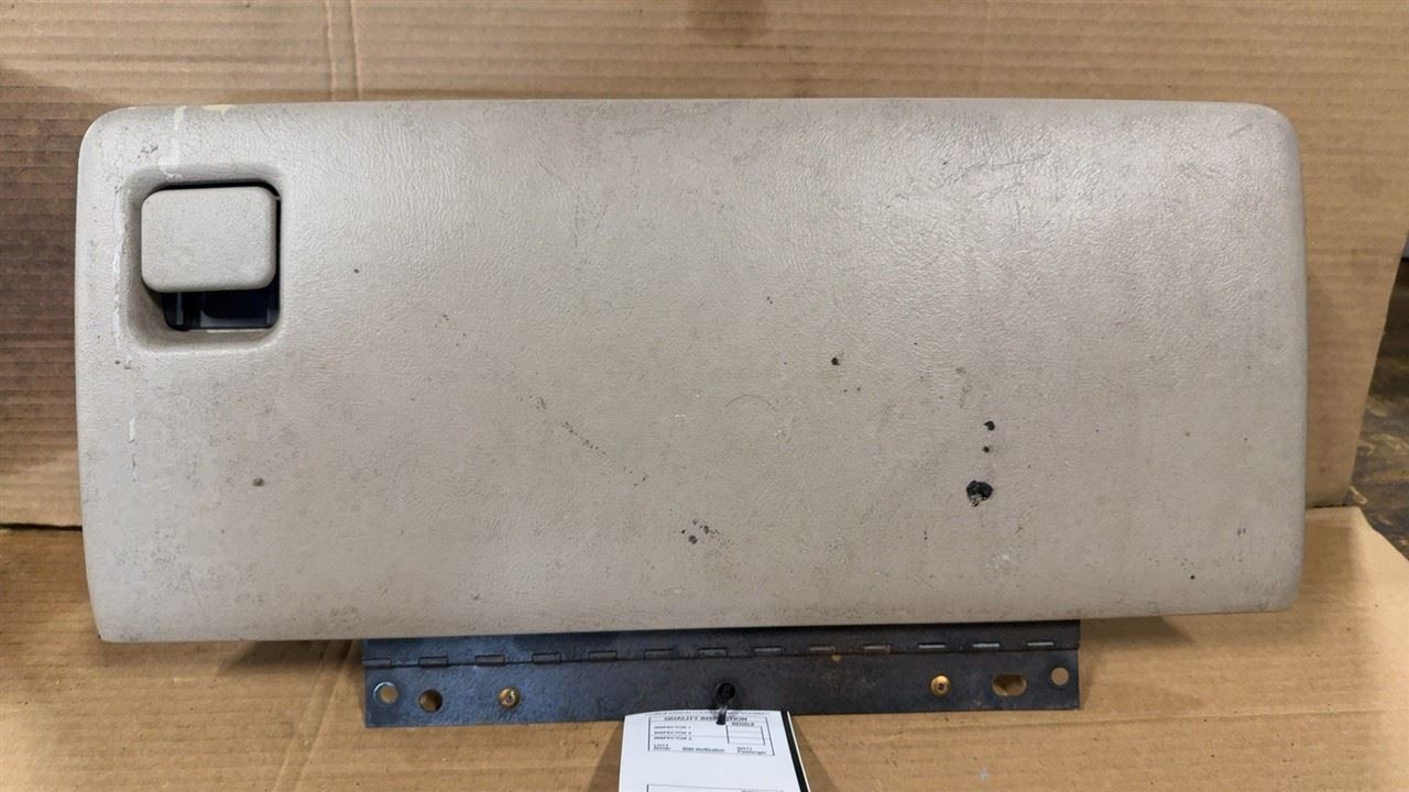 SUBURBN15 2006 Glove Box 18763
