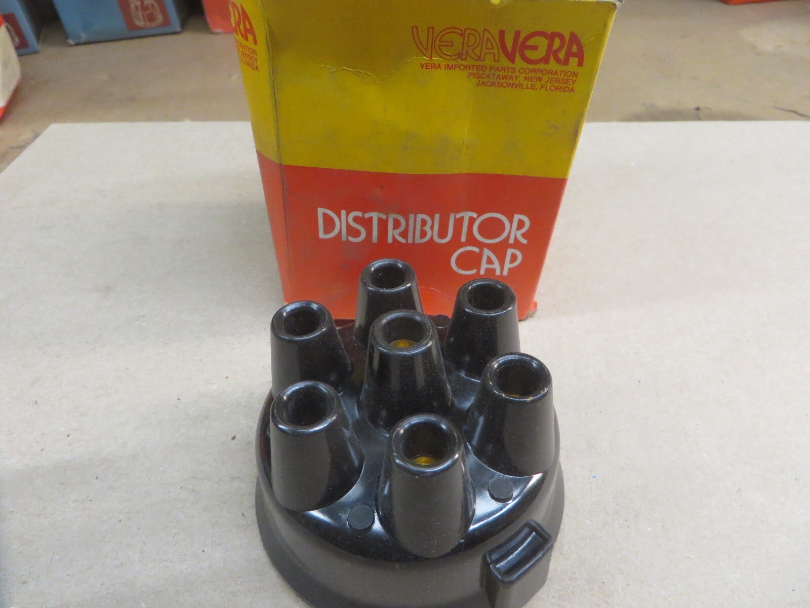 DISTRIBUTOR CAP VERA OEM # 15-01245 vintage new N O S # 8305