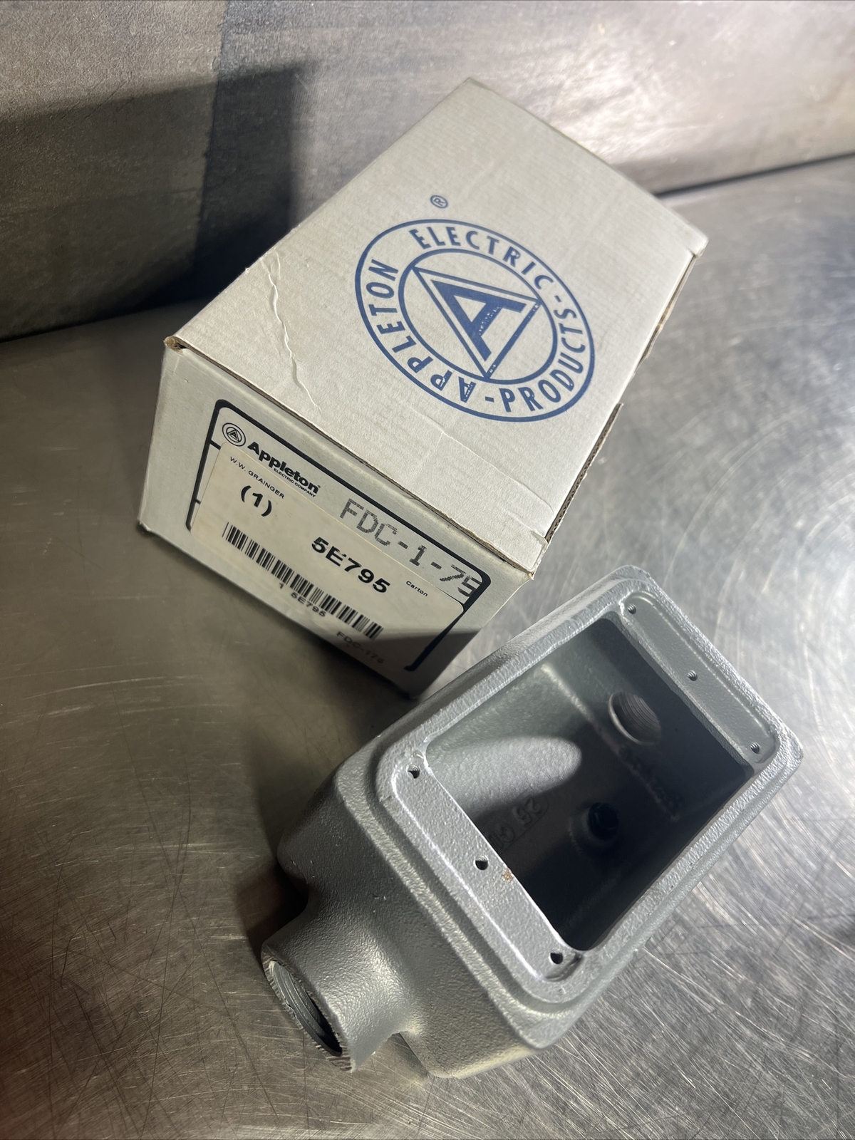 Appleton 5E795 Outlet Box FDC-175 Nos Surplus