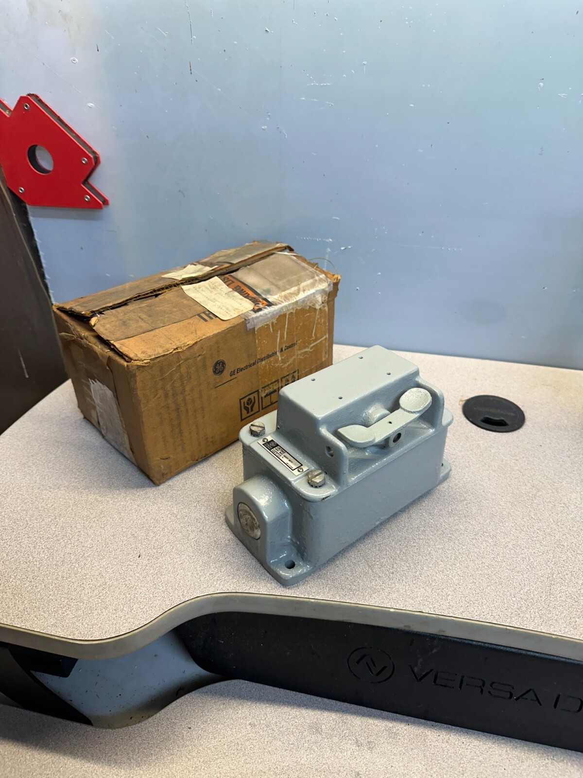 General Electric,CR2940 AJ202A, HEAVY DUTY Push Button Station 600V, FREE SHIP