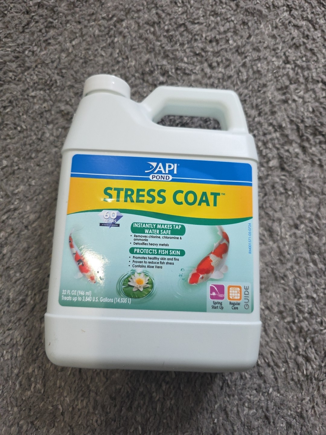 API Pond Stress Coat Pond Water Conditioner 32-Ounce Bottle
