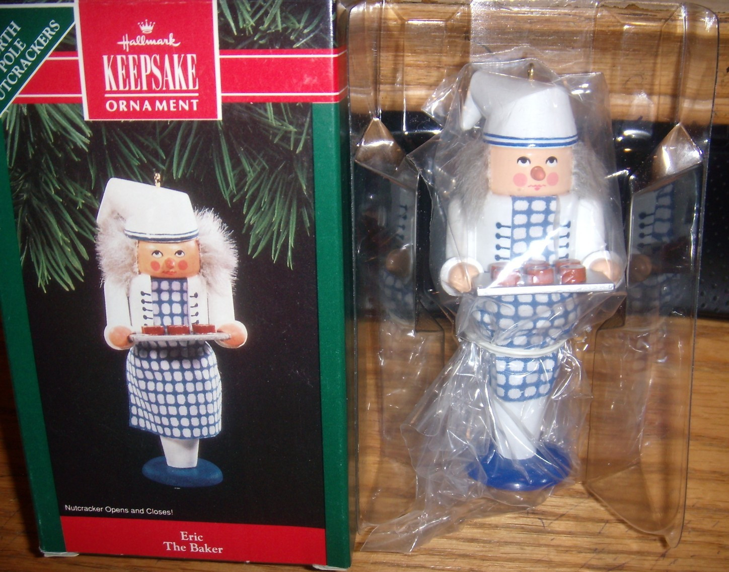 HALLMARK KEEPSAKE 1992  ERIC THE BAKER  NUT CRACKER MIB FREE SHIP