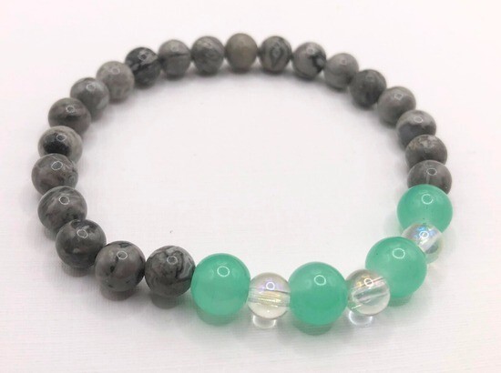 Gray Agate & Green Quartz Stretch Bracelet – Handmade Gemstone & Crystal Beads