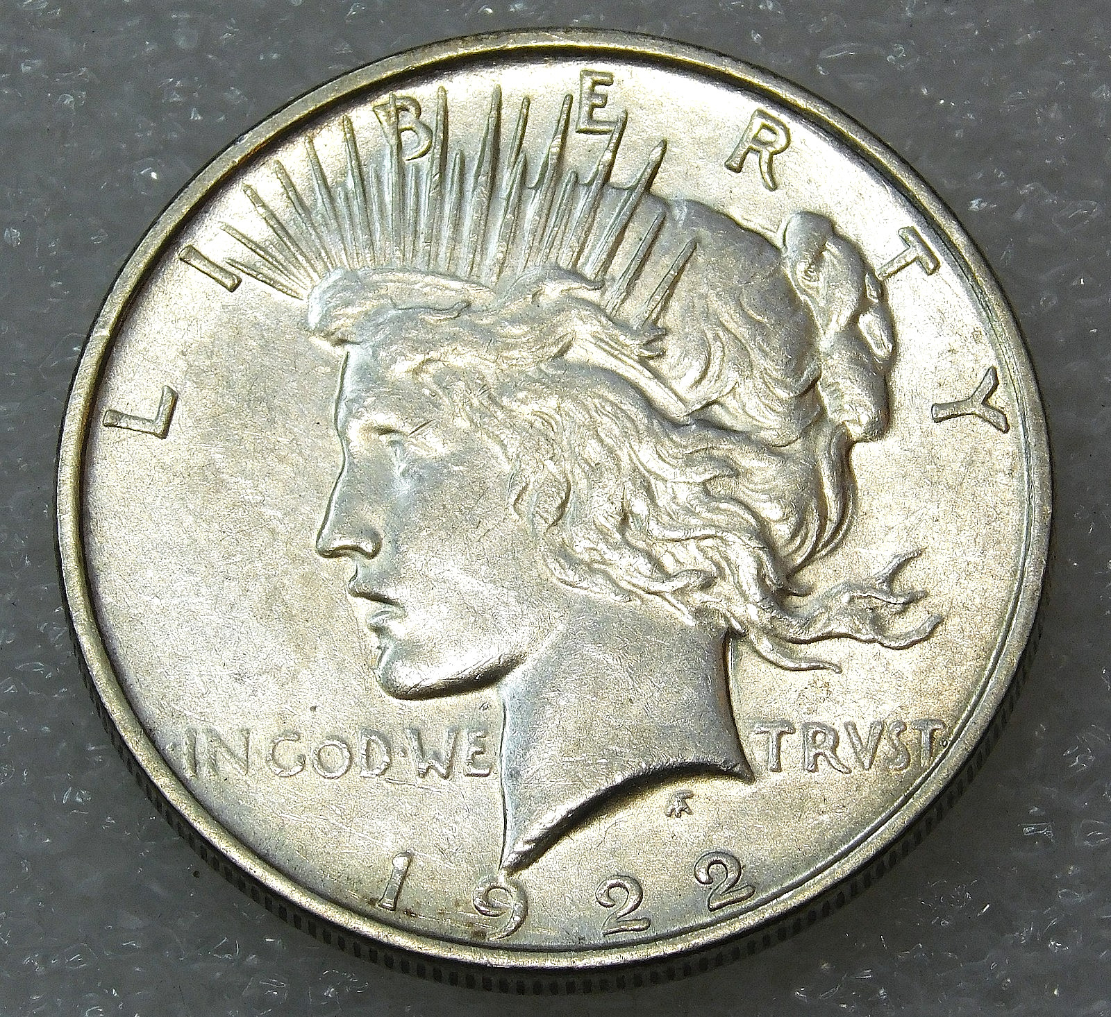 1922-D Peace Silver Dollar AU Nice luster in saflip #M378