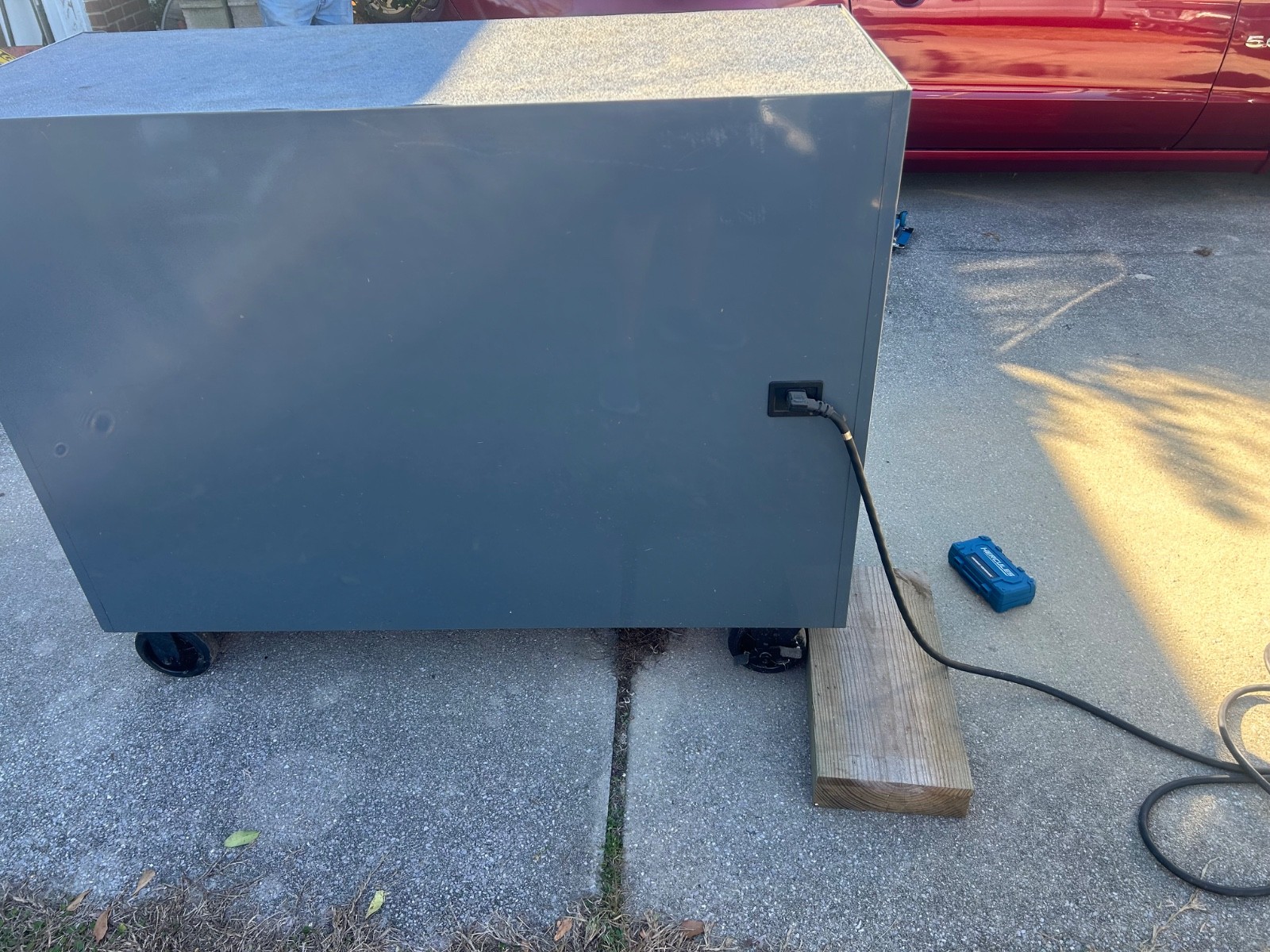 snap on tool box 55” has a small dent on the side It has a workbench power drawe