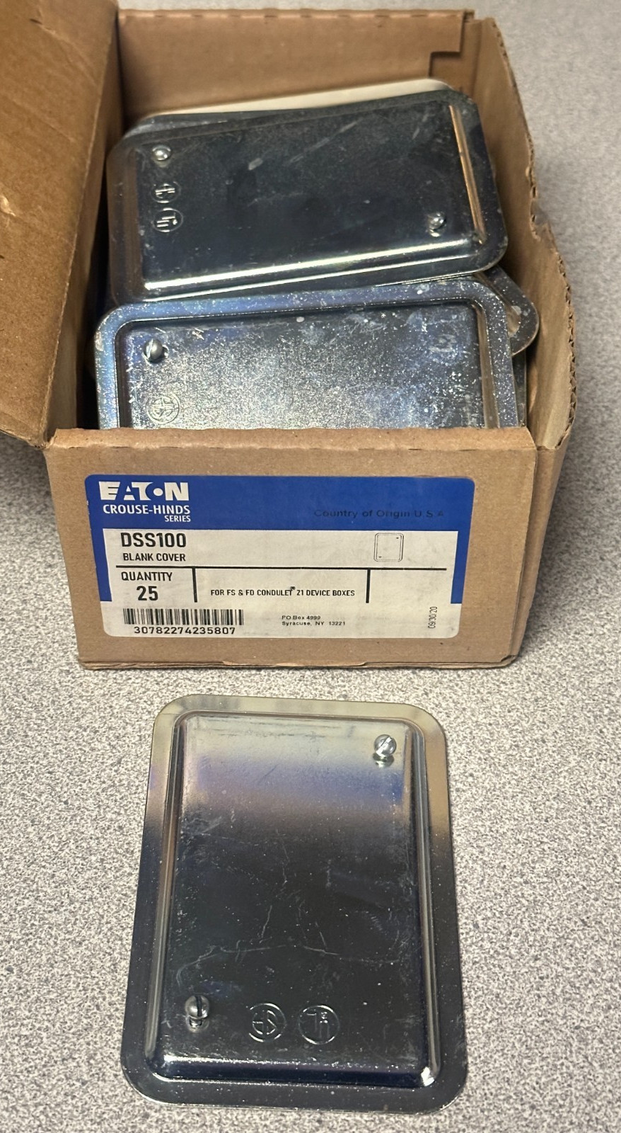 NEW Box of 25 Eaton Crouse-Hinds DSS100 Blank Condulet Cover, LOT OF 25 Covers