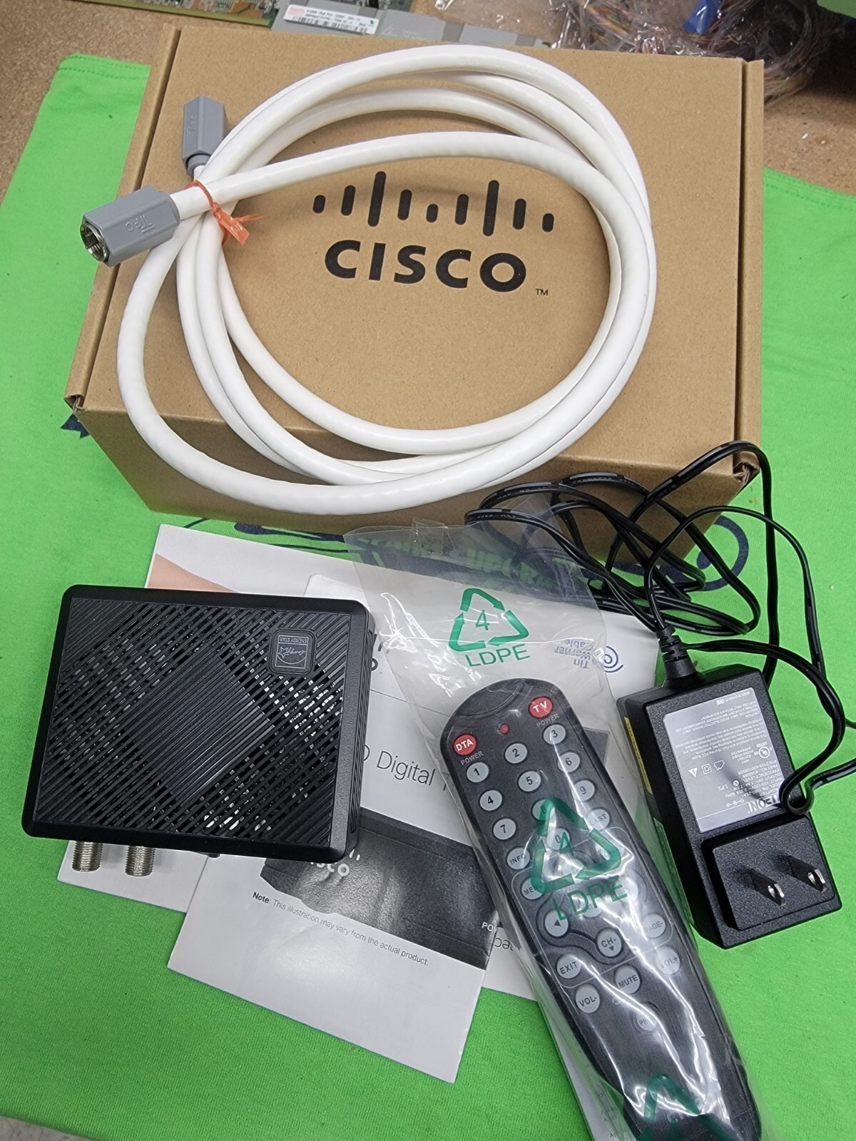 Cisco DTA 271HD Digital Transmitter Adapter TWC Converter Box w/ Remote & Power