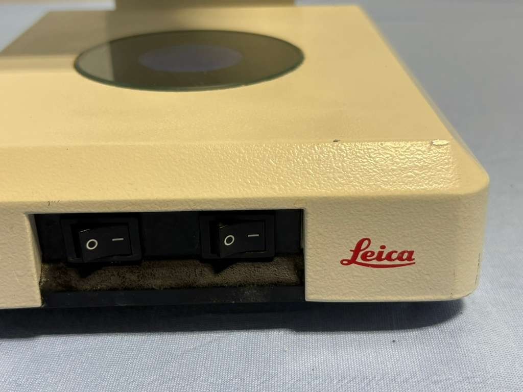 Leica Zoom 2000 Illuminated Stereo Microscope Model Z45V