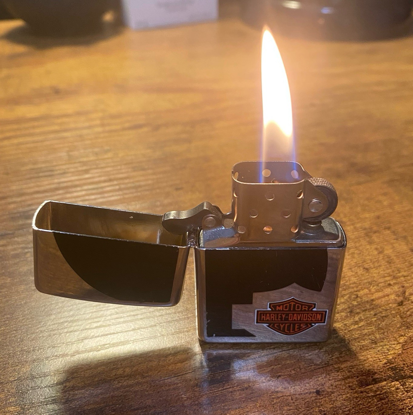 2006 Zippo Harley Davidson Lighter  Bar & Shield Woven Carbon Fiber Satin Chrome
