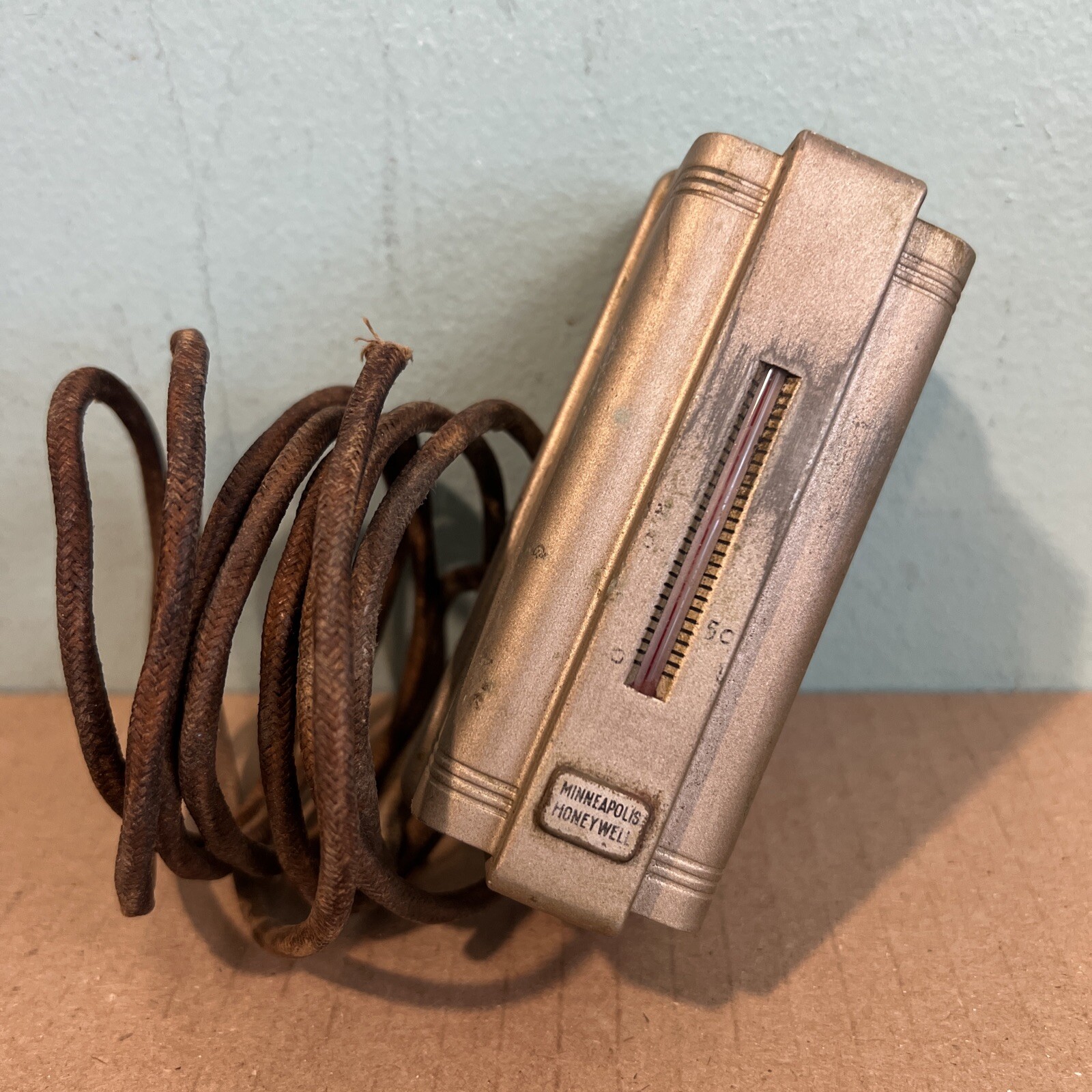 Vintage Honeywell Minneapolis Art Deco Wall Thermostat T8LA2X1A2 USA Untested
