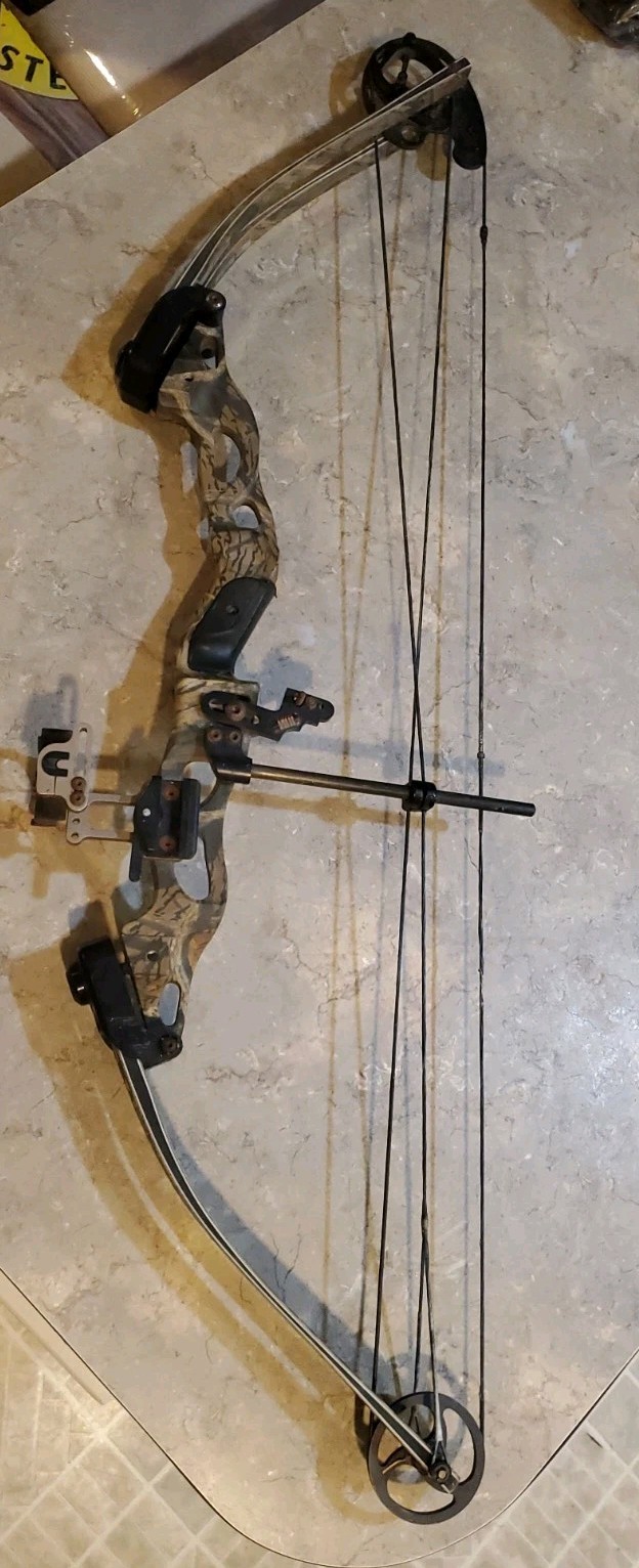 Hoyt XT2000 Defiance Compound Bow Camo Brown 60-70