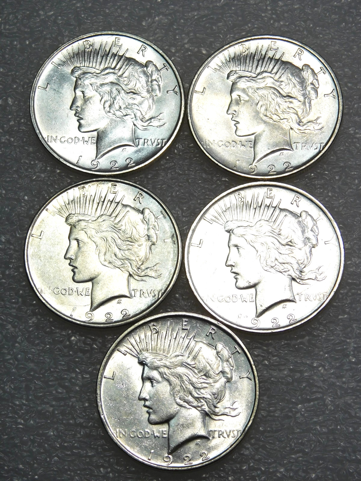 1922 Peace Silver Dollar BU lot of 5 Frosty Luster coins in saflips #K491