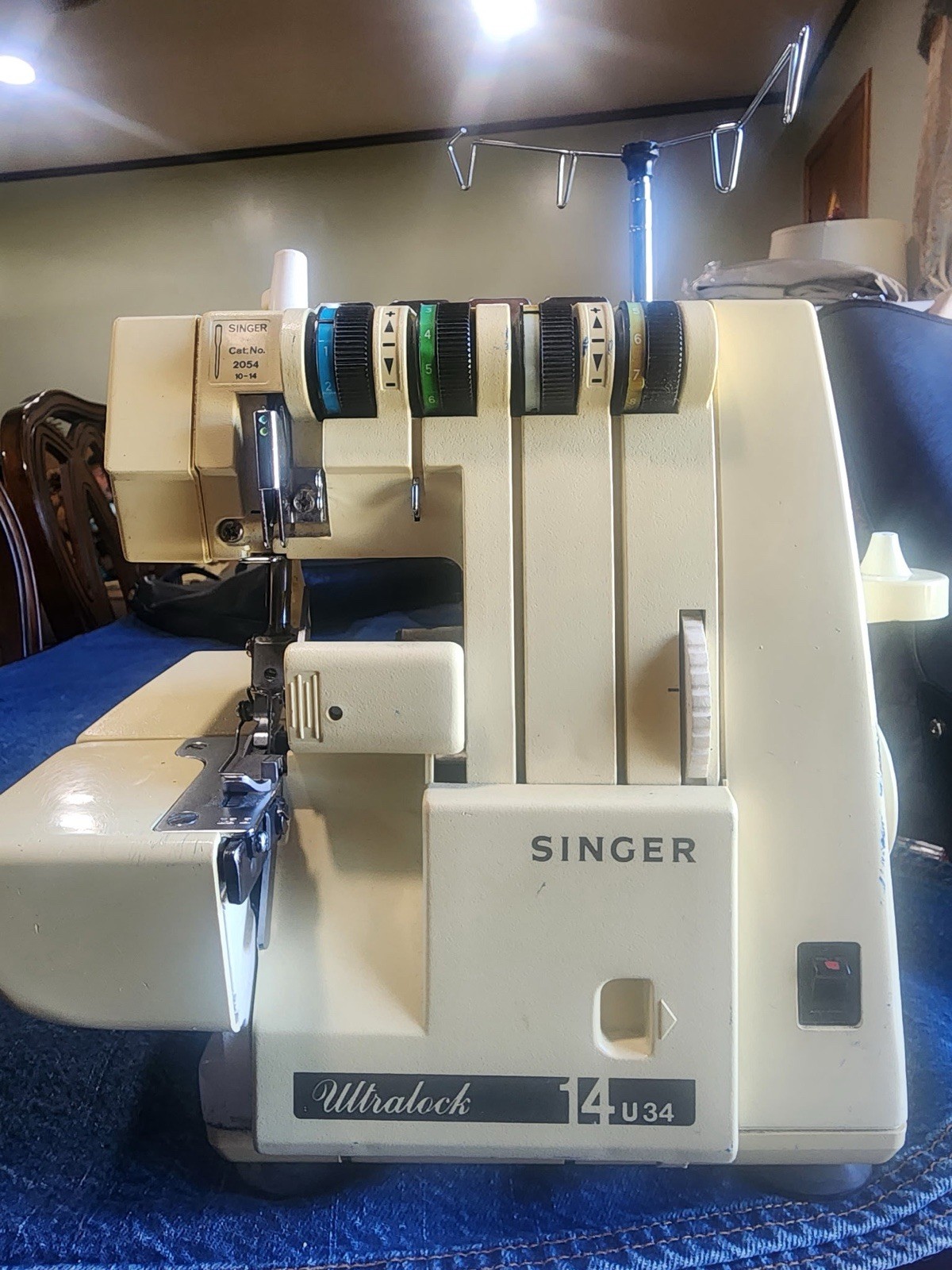 SINGER Ultralock 14U34 Electric Household Serger Sewing Machine Portable