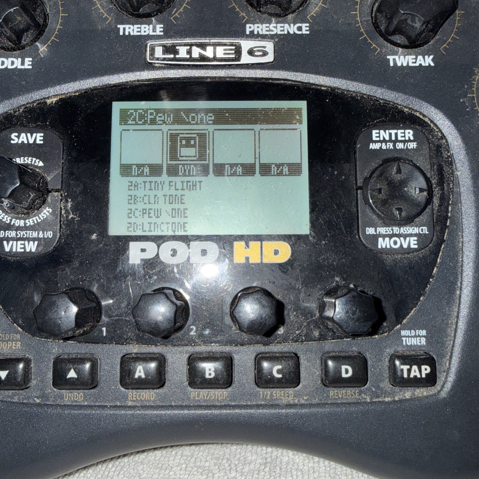 Line 6 POD HD Desktop Guitar Multi-Effect Processor, 22 Amp Models, 100+ Effects