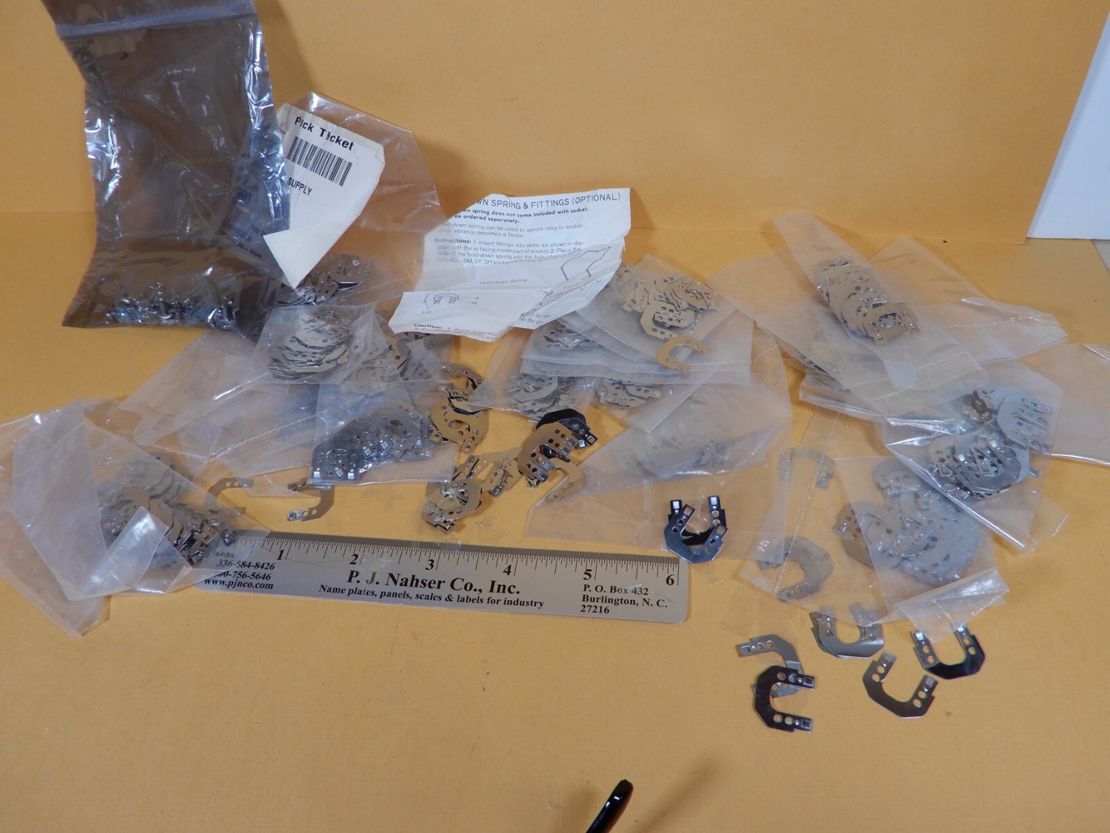 IDEC SR2P-06 Spring Hold Down Clips Qty 100+ NOS