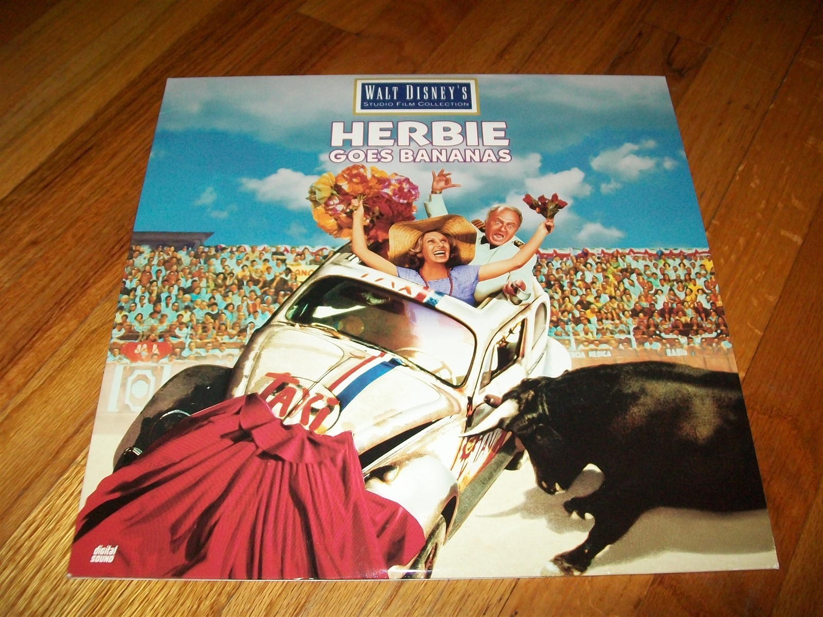 HERBIE GOES BANANAS Laserdisc LD EXCELLENT CONDITION RARE GREAT FILM WALT DISNEY
