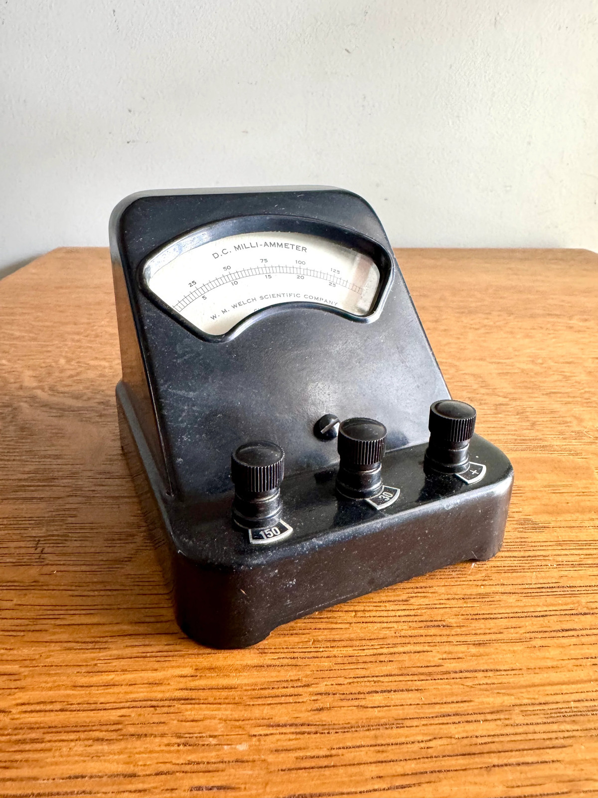 Vintage Welch Scientific Co. D.C. Milli-Ammeter | Black Bakelite Milli-Ammeter