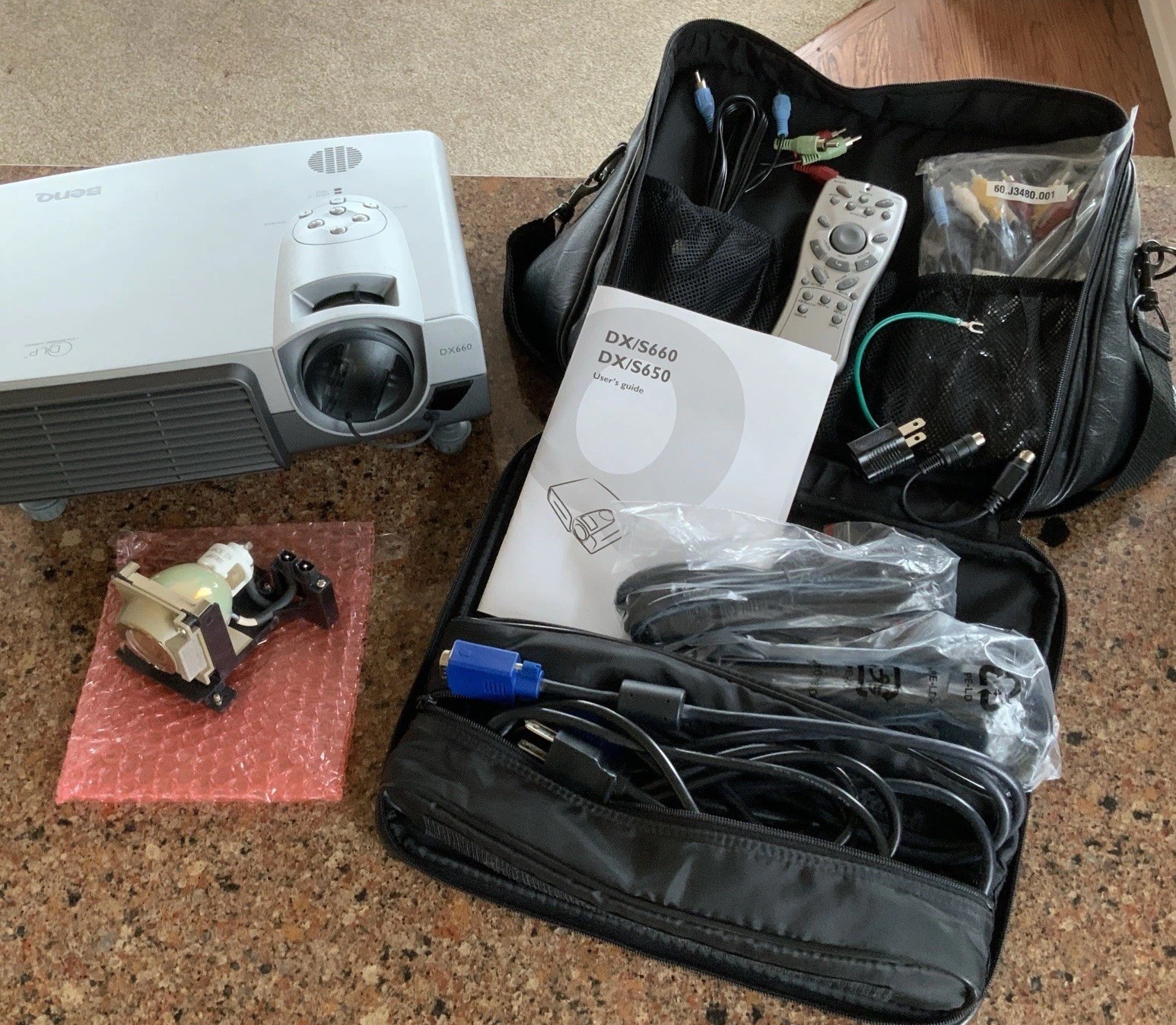 BenQ DX/S660 Projector - Complete Set - Not Turn On