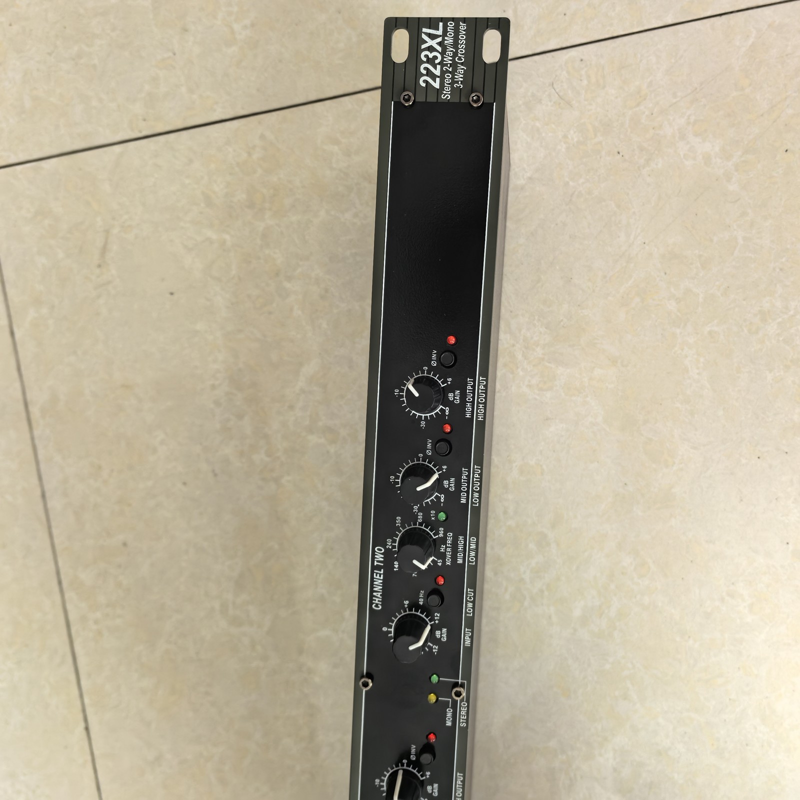 DBX 223XL Stereo 2-Way/Mono 3-Way Crossover Rack Mountable