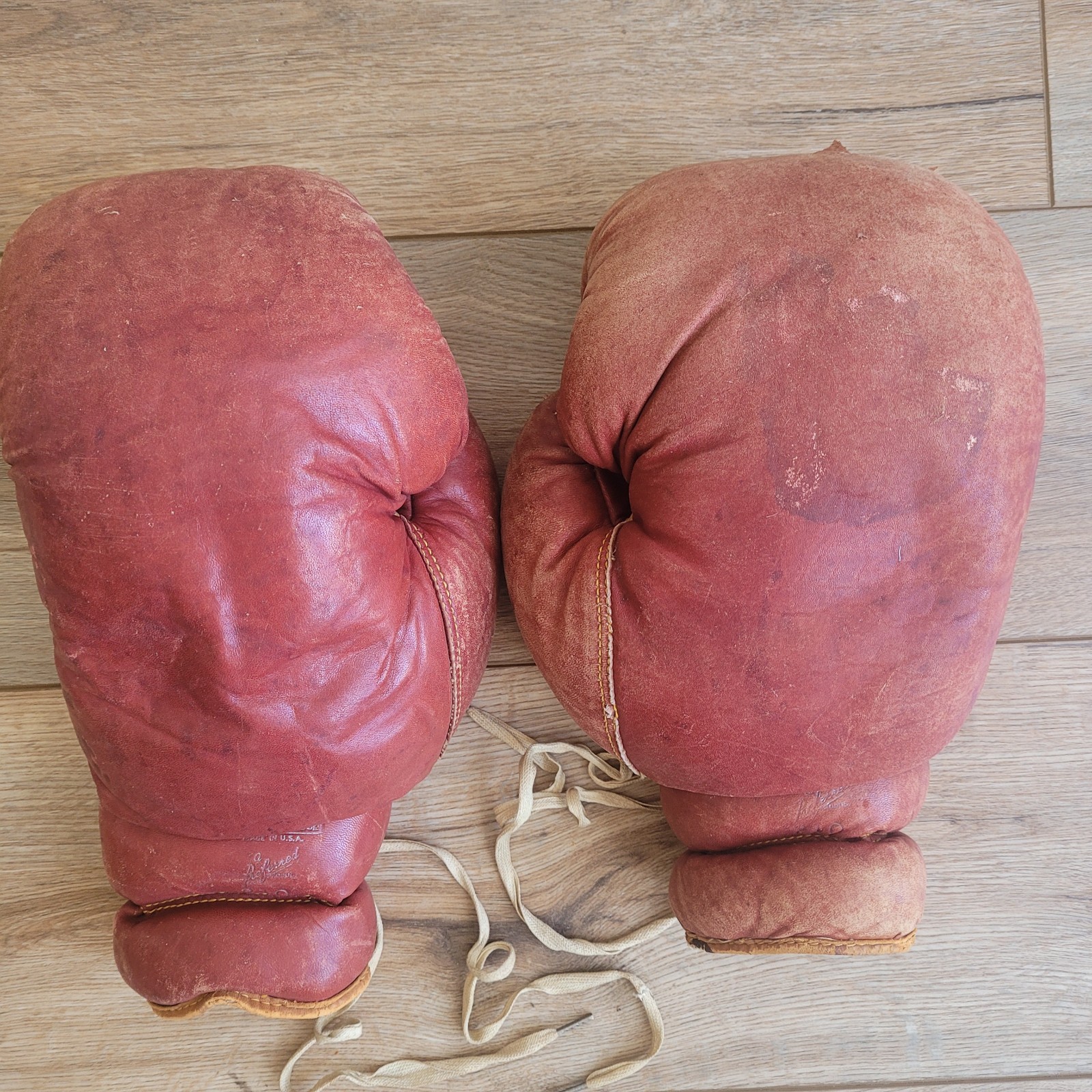 Vintage Gold Smith Leather Boxing Gloves 12oz Horsehair Fill Red No 210 Man Cave