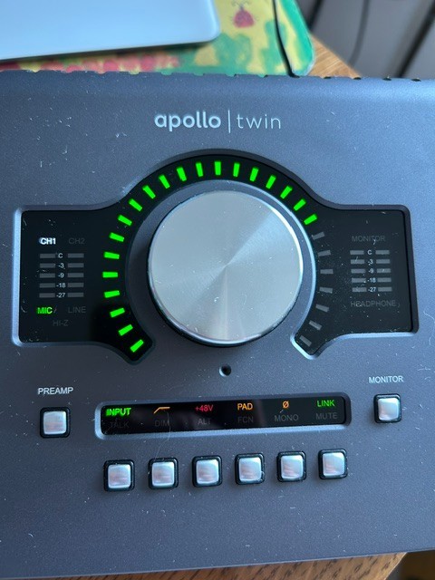UNIVERSAL Audio Apollo Twin MKII UAD-2 Duo Core Thunderbolt Audio IOB Powers On