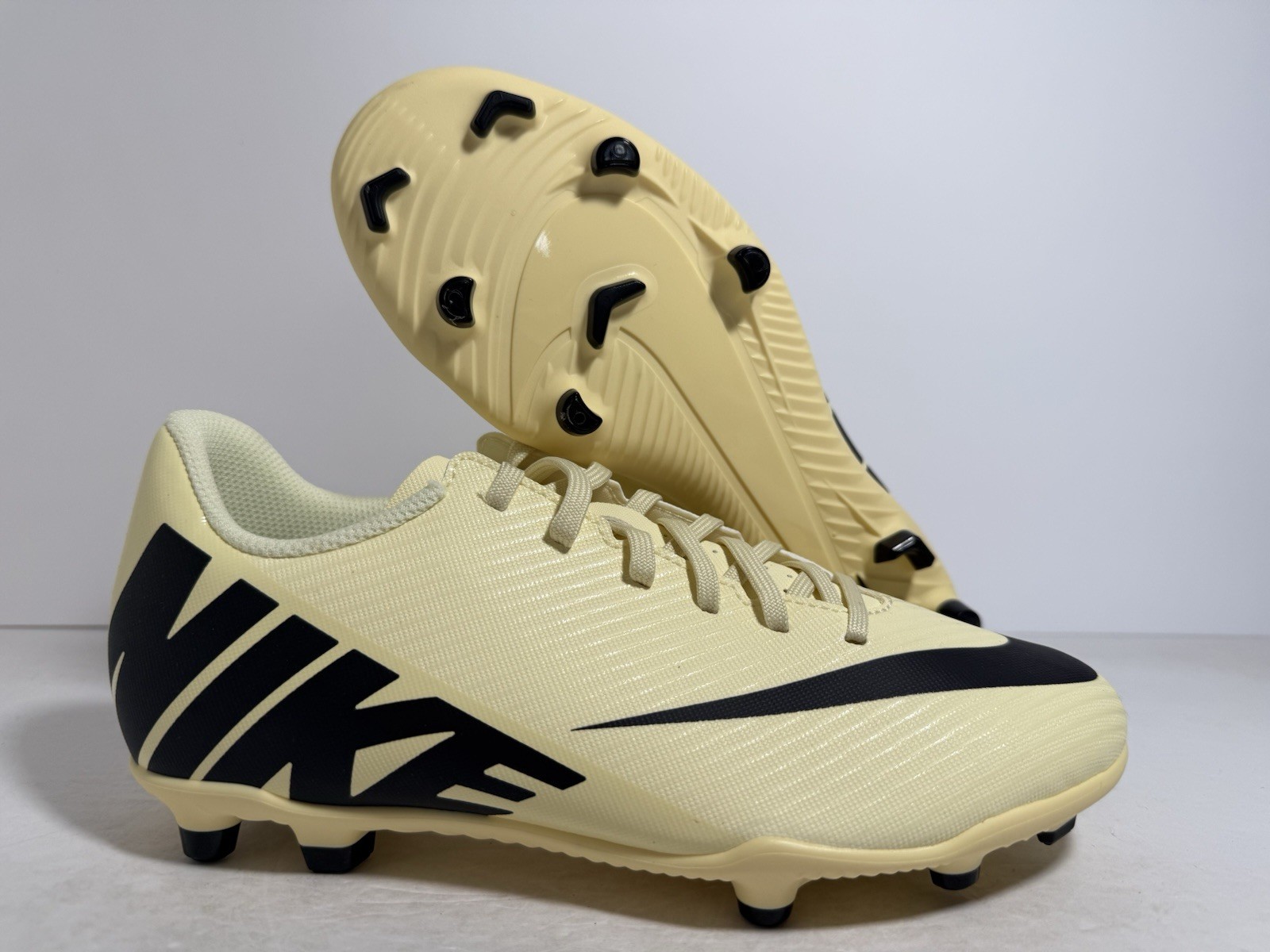 Nike Mercurial Zoom Vapor 15 Club FG Lemonade Cleats DJ5958-700 Youth Size 5.5